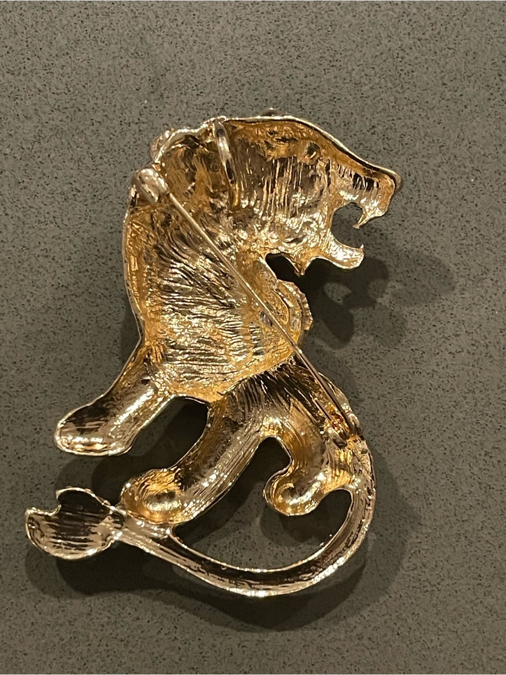 Gold Lion Brooch with Emerald Green Cabochons - Picture 2 of 3